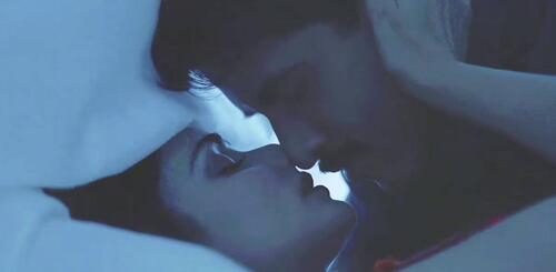 Prachi Desai Bold Kissing Sex Scene on Bed 2023 in Dhootha S01